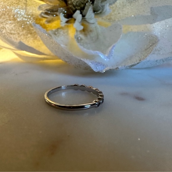 Authentic Diamond thin band (10kt) - Picture 7 of 9